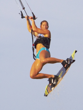 <h2>KITESURFING</h2>
<p>Fritidsbesk&aelig;ftigelse nr. 1</p>